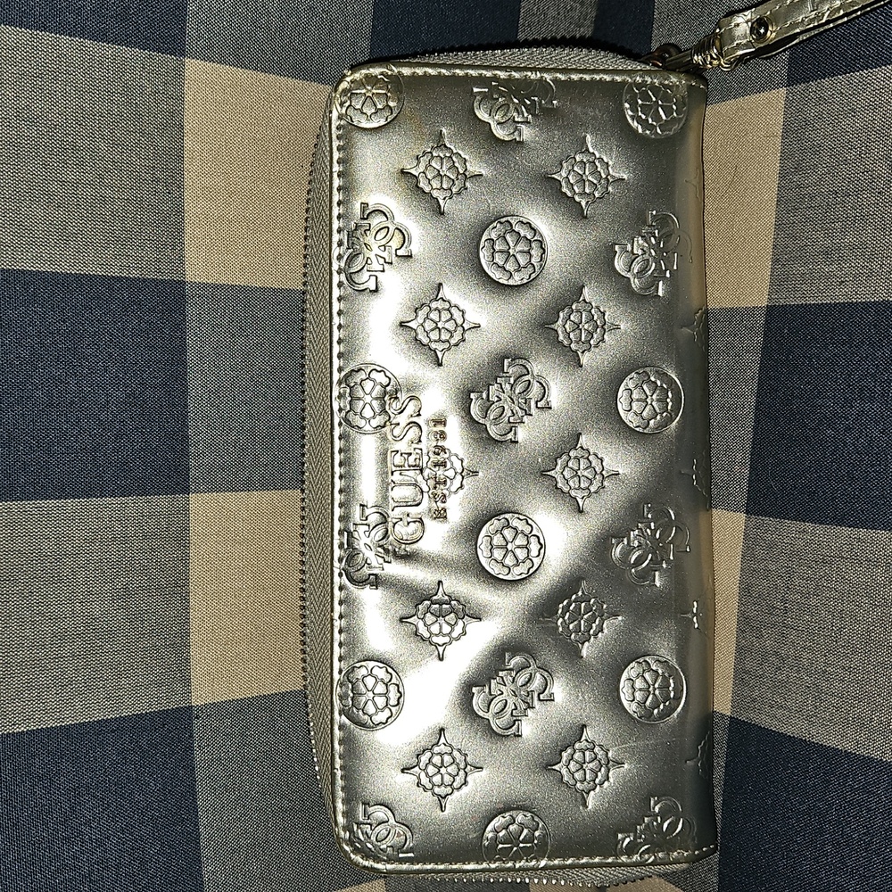 Guess wallet NWOT